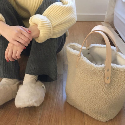 Estilo de muy buen gusto del Cruz-cuerpo de las lanas del cordero del bolso del invierno de las mujeres de las muchachas de color caqui beige casuales portátiles calientes del bolso