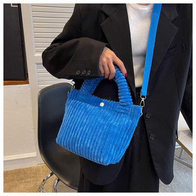 Bolsos del bolso de las mujeres de la pana del precio de fábrica los nuevos colocan la cruz de nylon femenina del botón de los bolsos versátiles del cubo - las bolsas para transportar cadáveres