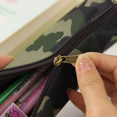 La escuela modificada para requisitos particulares fábrica del bolso del lápiz de la lona de la caja de lápiz del camuflaje suministra la bolsa cosmética de dibujo del paquete de la caja de los efectos de escritorio