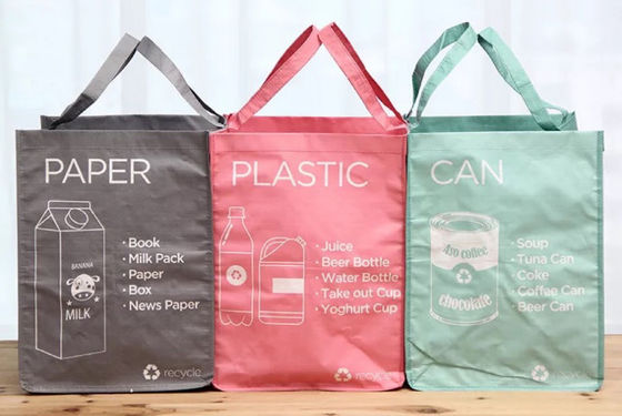 Clasificación de la especialización en la producción de basura que clasifica los bolsos, bolsos tejidos, un buen ayudante para proteger el ambiente,