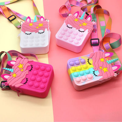 El empuje de la persona agitada burbujea cruz de la silicona de las señoras de la cartera de Toy Rainbow Unicorn Coin Purse - la bolsa para transportar cadáveres