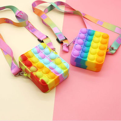 El empuje de la persona agitada burbujea cruz de la silicona de las señoras de la cartera de Toy Rainbow Unicorn Coin Purse - la bolsa para transportar cadáveres