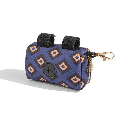 El bolso del dispensador del animal doméstico de la prenda impermeable del perro del neopreno dobló los accesorios del viaje del animal doméstico con el gancho
