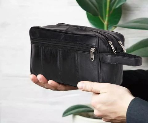 El bolso del artículo de tocador del artículo de la capacidad de la cerveza dorada que cuelga el equipo de Dopp para los hombres riega el bolso que afeita resistente para el viaje