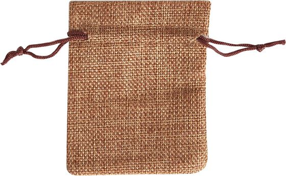 3x4 avanzan lentamente los bolsos de arpillera de lino con el lazo que las bolsas reutilizables de la joyería hacen los bolsos del regalo a mano para la Navidad