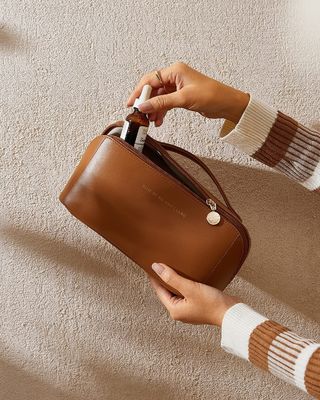 Los bolsos cosméticos de la capacidad grande para las mujeres, bolso plano abierto del artículo de tocador de la bolsa portátil impermeable componen bolsos