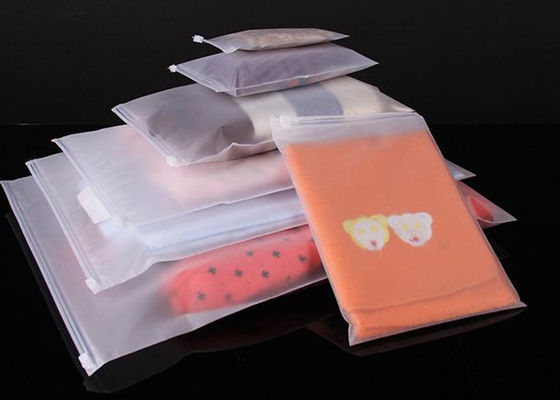 El empaquetado plástico reconectable del correo de la ropa empaqueta los bolsos polivinílicos de la cerradura de la cremallera para la ropa de envío